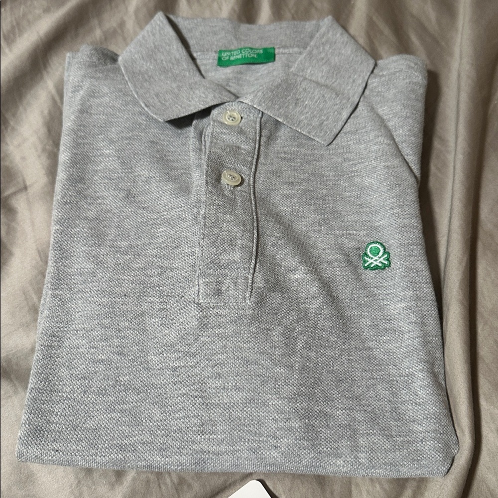 NWOT United Colors Of Benetton Light Gray Polo Shirt kids size XL (10 yrs)